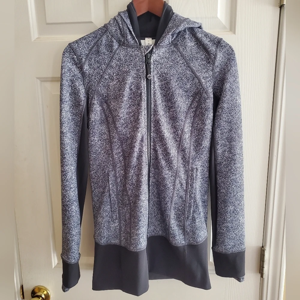 Lululemon Daily Practice Jacket Size 6 Rio Mist White Black Deep Coal Color